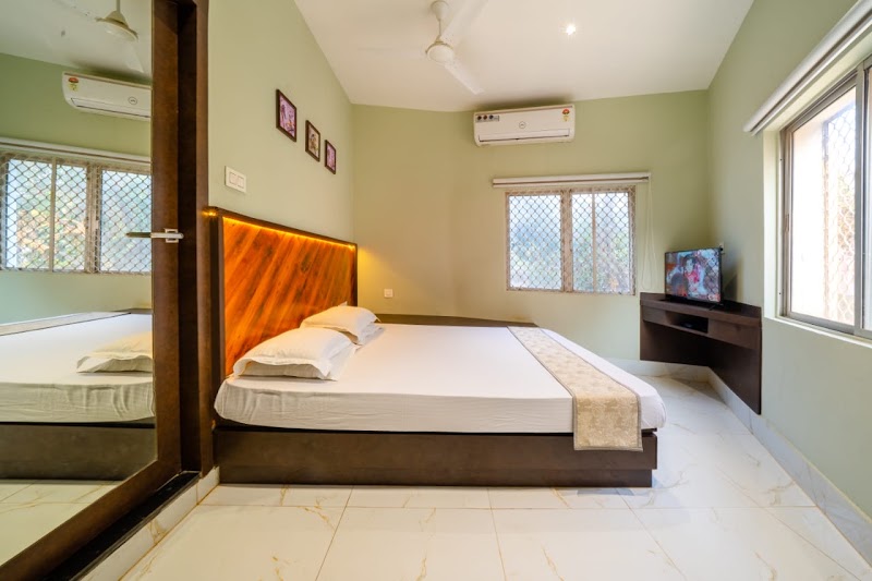 Hotel Dolphin Puri - Hotel Dolphin Puri, Swargadwar Rd, off kakatuya khawaja shop, 2nd lane, Puri, Odisha 752001, India