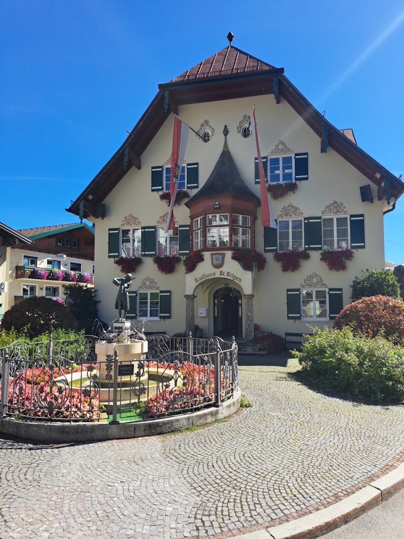 St. Gilgen International School - St. Gilgen International School Ischlerstraße 13, 5340 St. Gilgen, Austria