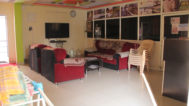 Sleepwell AC Deluxe Dormitory - Sleepwell AC Deluxe Dormitory 48-10-40, near buddhil park hotel srinagar lane, prakasam road, opp. lalitha jewellers, Dwaraka Nagar, Visakhapatnam, Andhra Pradesh 530016, India