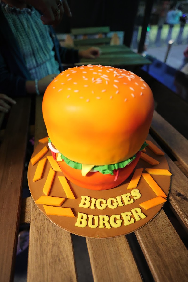 Biggies Burger: Bandra - Biggies Burger: Bandra Gagangiri CHS Ltd, Plot 21, Sangeet Samrat Naushad Ali Rd, opposite Carter Promenade, Union Park, Pali Hill, Mumbai, Maharashtra 400052, India