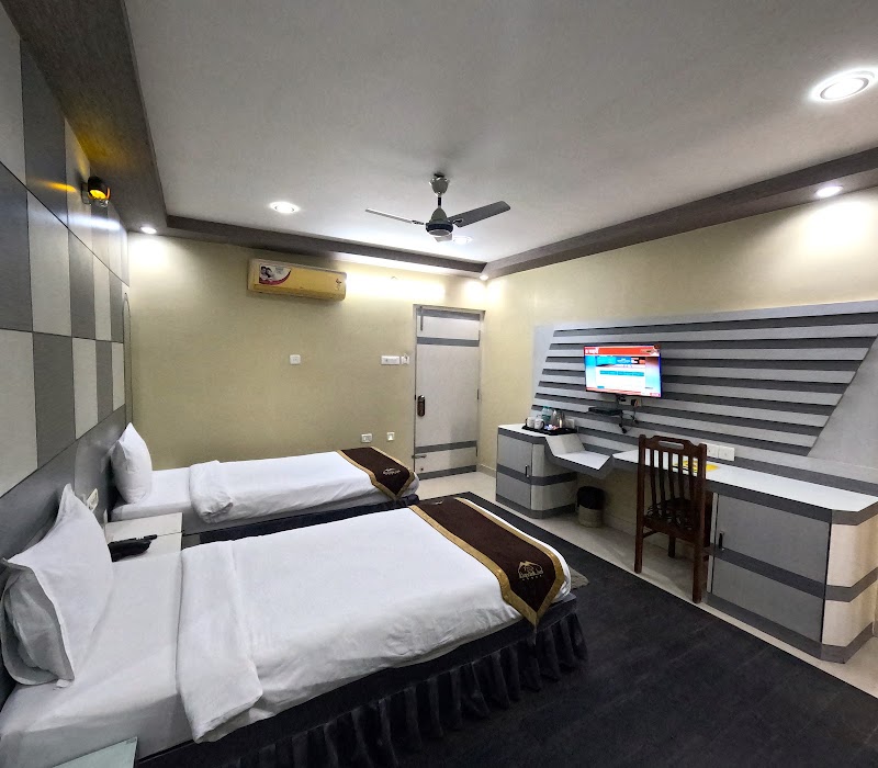 Hotel Grand Corporate - Hotel Grand Corporate Pillar No 41, Bailey Rd, opposite Paras HMRI Hospital, Samanpura, Raja Bazar, Khajpura, Patna, Bihar 800014, India