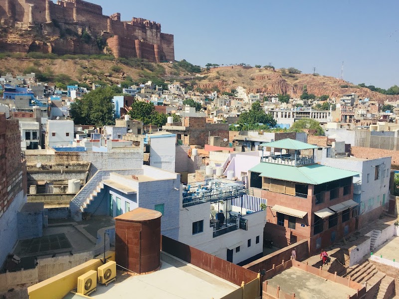 The Stepwell Hotel Rooftop - The Stepwell Hotel Rooftop Stepwell house Roof top, Toor Ji ka Jhalra, Makrana Mohalla, Gulab Sagar, Jodhpur, Rajasthan 342001, India