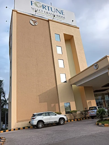Fortune Select Grand Ridge, Tirupati - Member ITC Hotels’ Group - Fortune Select Grand Ridge, Tirupati - Member ITC Hotels’ Group 8-84, SHILPARAMAM, URBAN HUT, Tiruchanoor Rd, Korramenugunta, Tirupati, Andhra Pradesh 517503, India