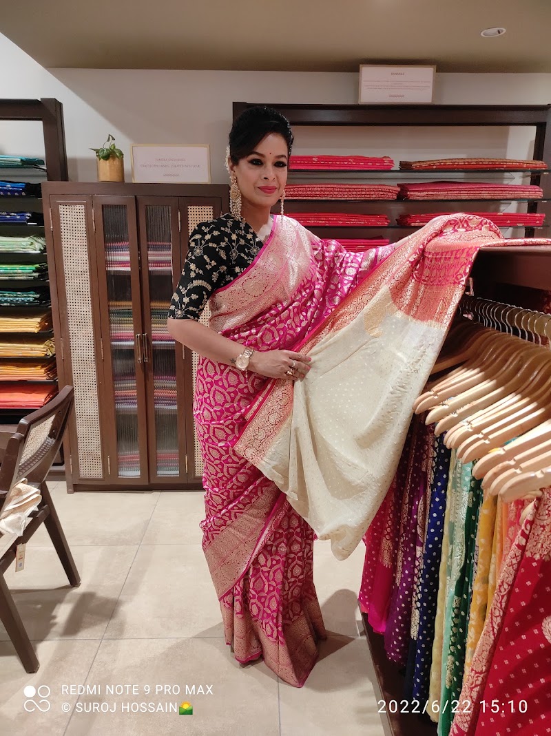 Taneira Sarees (Gariahat, Kolkata) - Taneira Sarees (Gariahat, Kolkata), shop no.95, 1B, Rash Behari Ave, beside Priya Cinema, Manoharpukur, Gariahat, Kolkata, West Bengal 700029, India