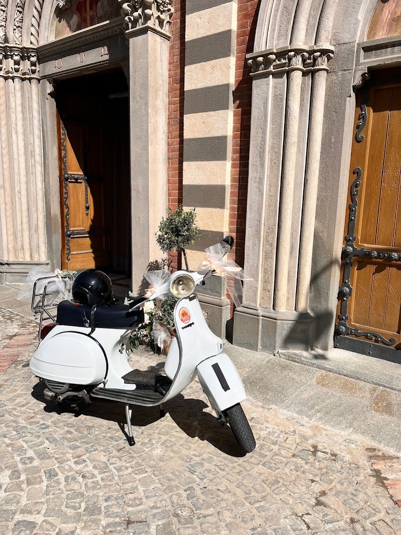 Vintage Experience - Vespa Langhe Tour - Vintage Experience - Vespa Langhe Tour, Guarene CN IT, C.so Asti, 68/70, 12050 Vaccheria CN, Italy