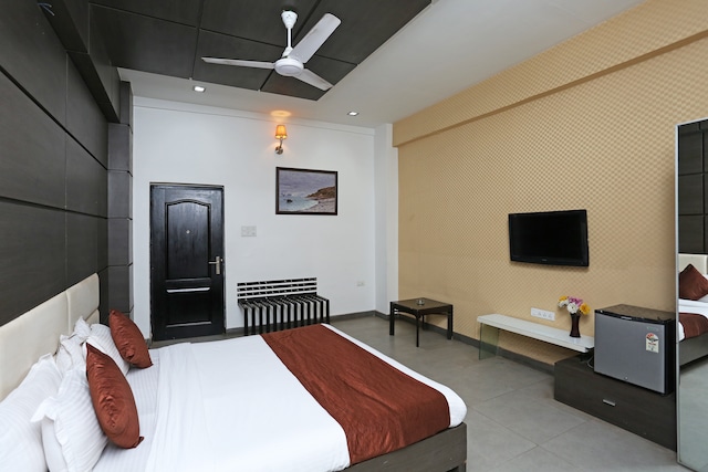 OYO Hotel Queens Club Of India - OYO Hotel Queens Club Of India 26, VIP Rd, Rajiv Gandhi Marg, Vishal Nagar, Raipur, Chhattisgarh 492001, India