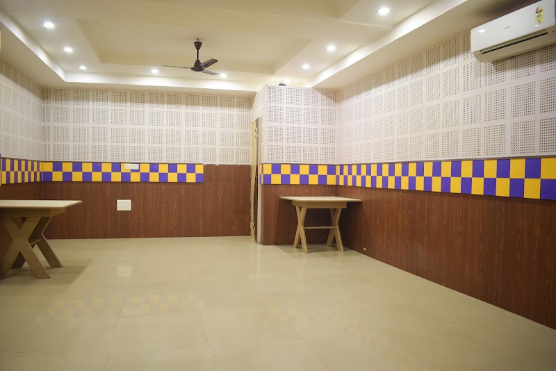 PINE HILLS Guest House - PINE HILLS Guest House 2nd floor, Georgina plaza, Laitumkhrah Main Rd, Nongkynrih, Laitumkhrah, Shillong, Meghalaya 793003, India