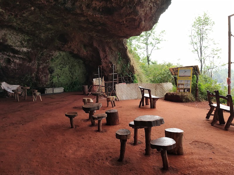 Tiger Cave Panchagani - Tiger Cave Panchagani cave, Table Land Toll Booth, Table Land Rd, near st. Josephs convent school, Godavali, Panchgani, Maharashtra 412805, India