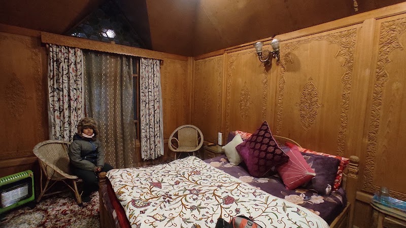 Houseboats Group Dal Lake - Houseboats Group Dal Lake, 3VW2+P56, Karapura, Dal Lake, Srinagar, 190006