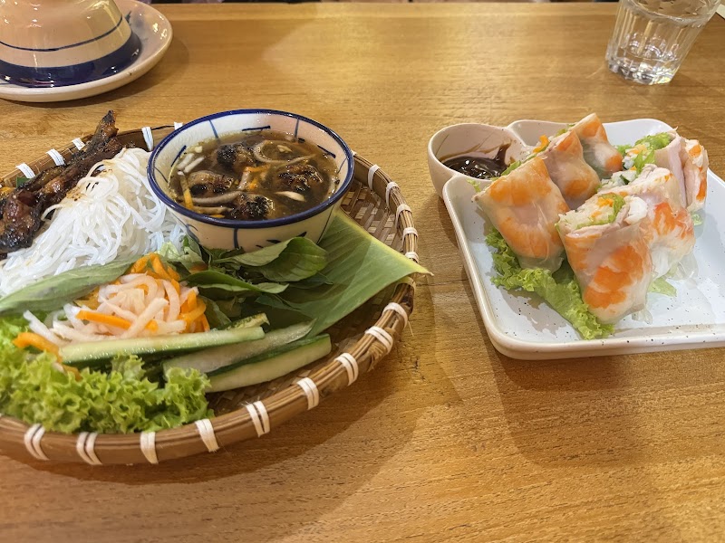 Red Sparrow - Red Sparrow, 11 Dempsey Rd, #01-18, 249673, Singapore 249673