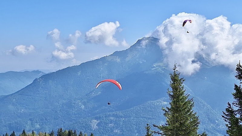 FlyTandem Paragliding St.Gilgen - Paragleiten/ Tandemfliegen am Wolfgangsee - FlyTandem Paragliding St.Gilgen - Paragleiten/ Tandemfliegen am Wolfgangsee, Konrad-Lesiak-Platz 3, 5340 St. Gilgen, Austria