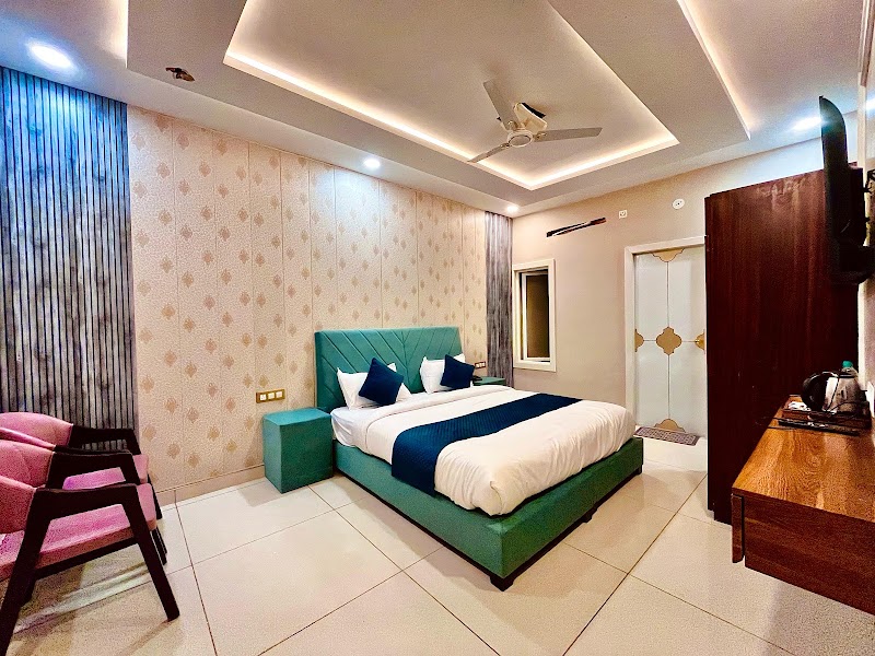 siyavar palace - siyavar palace 9J3R+QHQ infornt of hdfc bank, main road, Orchha, Madhya Pradesh 472246, India
