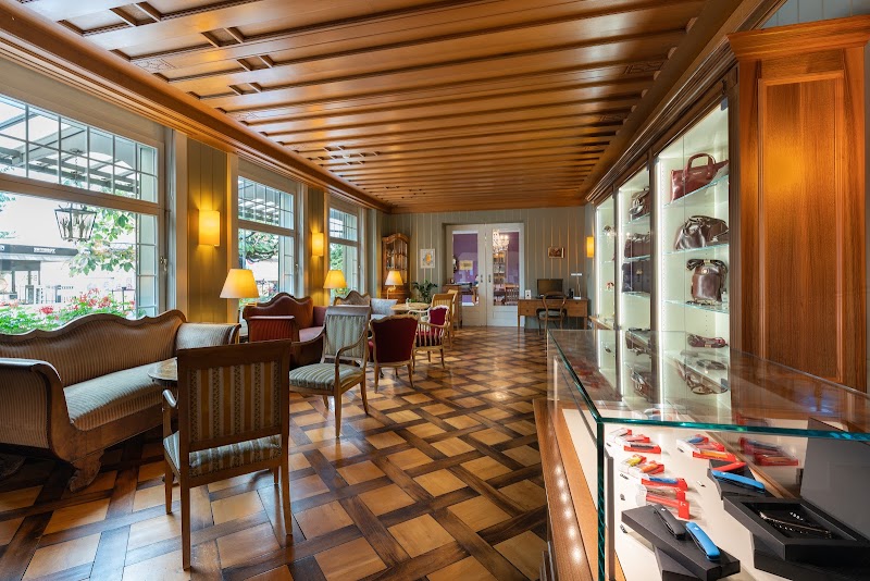 Hotel & Restaurant Krebs with Garden-Terrace - Hotel & Restaurant Krebs with Garden-Terrace Bahnhofstrasse 4, 3800 Interlaken, Switzerland