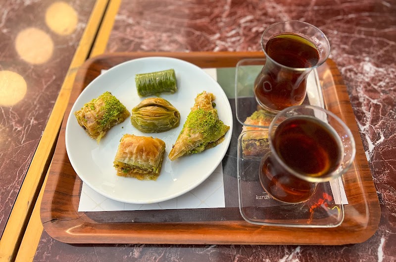 Karaköy Güllüoğlu Yönetim Binası - Karaköy Güllüoğlu Yönetim Binası, Kemankeş Karamustafa Paşa, Mumhane Cd. No:63, 34425 Beyoğlu/İstanbul, Türkiye