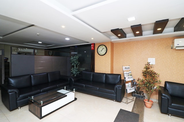Townhouse Oak by OYO Bhilai Railway Junction Formerly Hotel Lotus - Townhouse Oak by OYO Bhilai Railway Junction Formerly Hotel Lotus, Block 2, Plot No. 6, GE Rd, Shastri Nagar, Bhilai, Chhattisgarh 490023, India