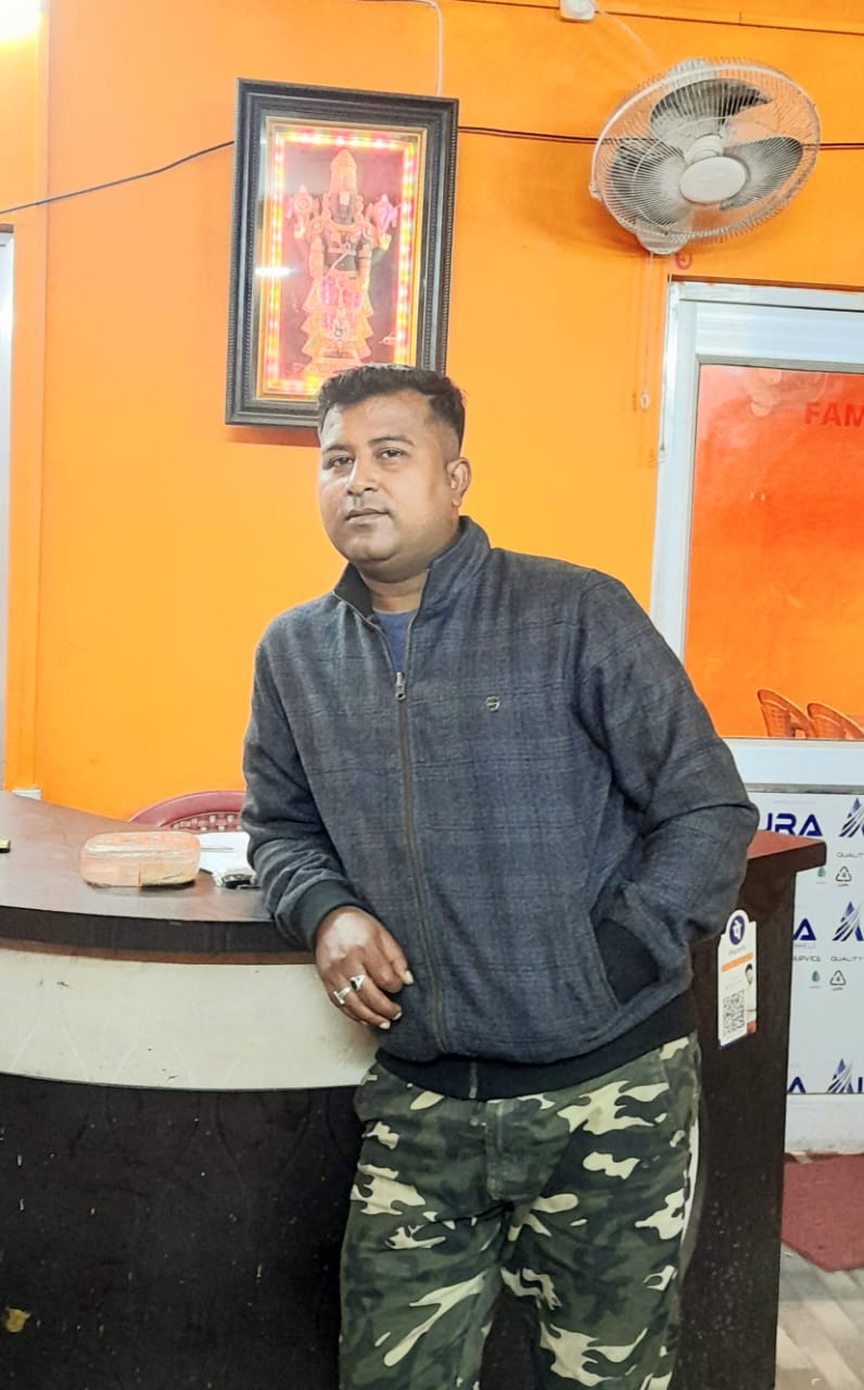 Shiv Sagar Family Dhaba - Shiv Sagar Family Dhaba, near Barghat shiv mandir, Gandhi Chowk, near by Barghat, Nuadihi, Brajrajnagar, Odisha 768216, India