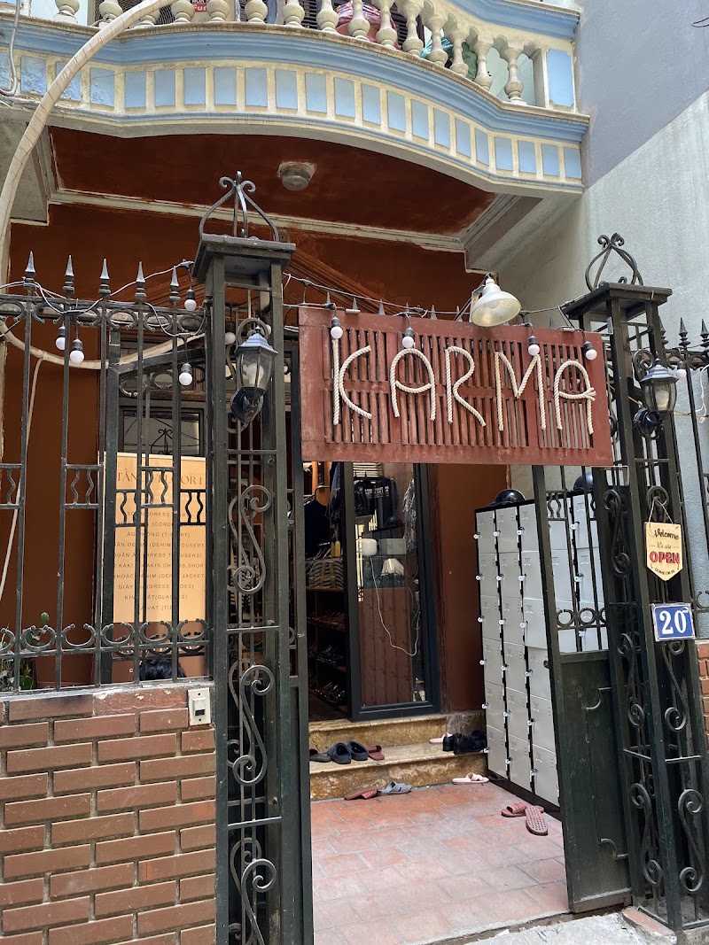 House of Karma (Vintage thrift store)
