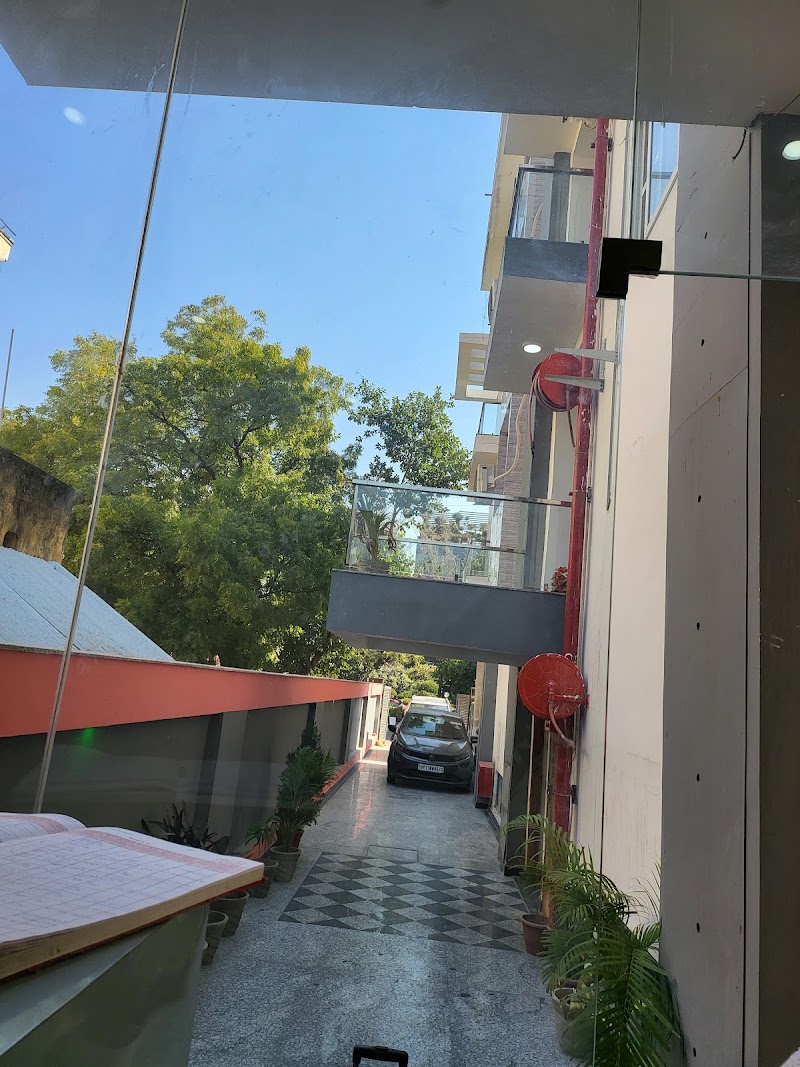 FabHotel Hexa Noida Sector 56
