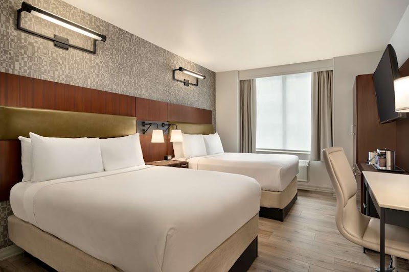 DoubleTree by Hilton New York Downtown - DoubleTree by Hilton New York Downtown 8 Stone St, New York, NY 10004, USA