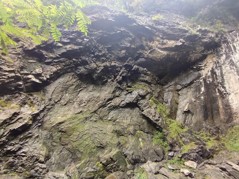 Makhuntseti Waterfall - Makhuntseti Waterfall, HVF5+WCJ, Zeda Makhuntseti, Georgia