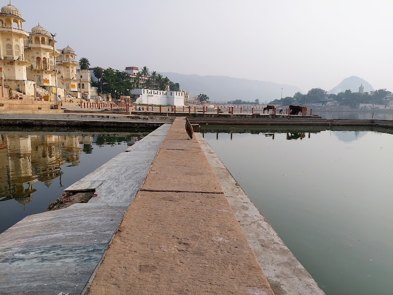 Varah Ghat - Varah Ghat, FHQ4+V8X, Choti Basti, Pushkar, Rajasthan 305022, India