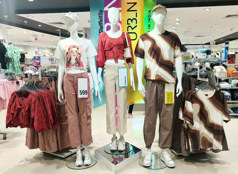 Max - Max 1st & 2nd Flr, Parle Square Mall, BN Agarwal Commercial Complex, Moongibai Road, Navpada, Vile Parle East, Vile Parle, Mumbai, Maharashtra 400057, India