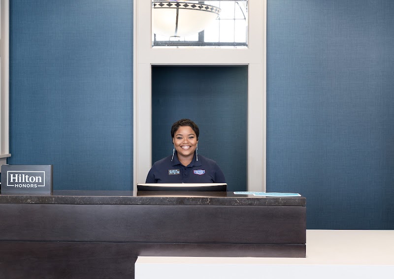 Hampton Inn & Suites Atlanta-Downtown - Hampton Inn & Suites Atlanta-Downtown, 161 Ted Turner Dr NW, Atlanta, GA 30303, USA