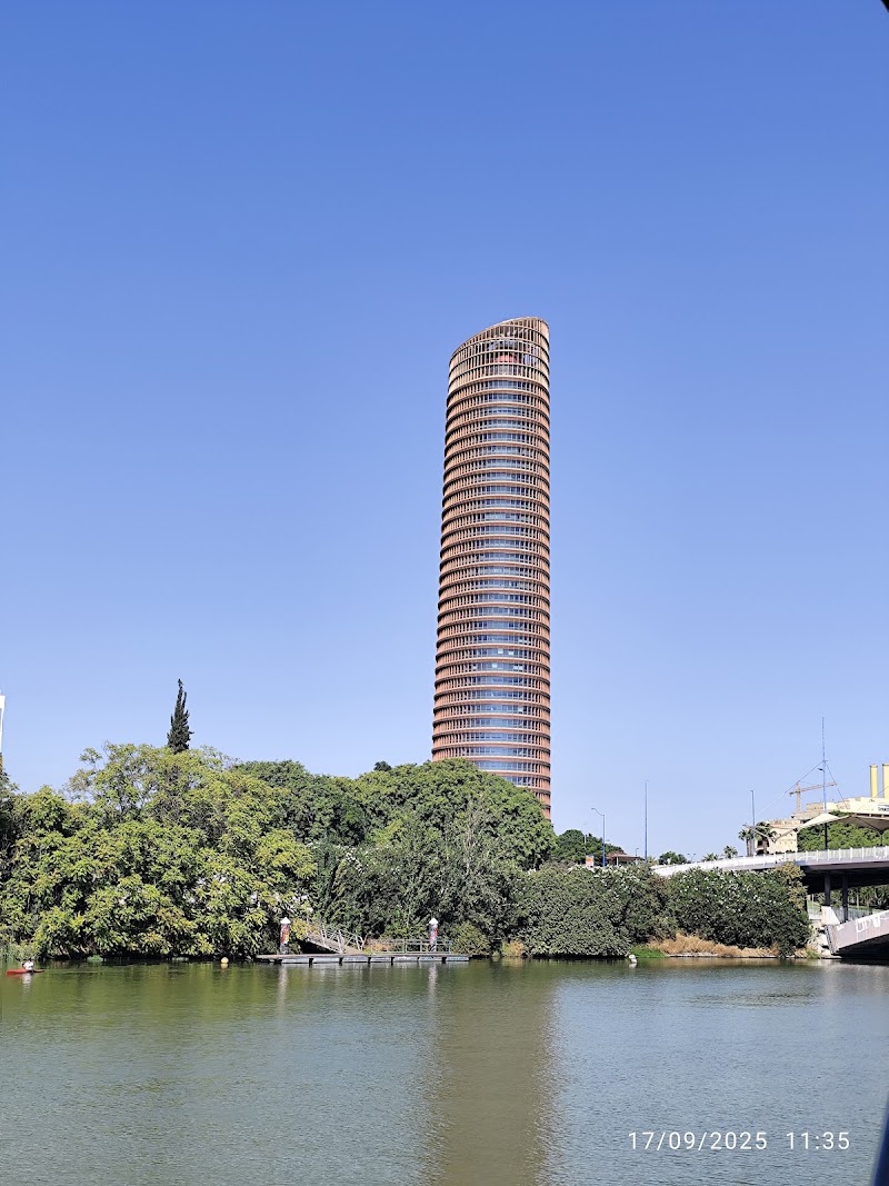 Guadaluxe - Cruceros por el Guadalquivir - Recorre Sevilla en Barco - Guadaluxe - Cruceros por el Guadalquivir - Recorre Sevilla en Barco Junto al Supermercado DIA, Av. Paseo de Cristina, Pasaje Centro comercial, Casco Antiguo, 41001 Sevilla, Spain