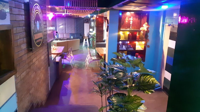 Roadhouse Resto Bar and Music Lounge - Roadhouse Resto Bar and Music Lounge Tara Complex, Nam Nang Rd, near Big Bazar, Vishal Gaon, Gangtok, Sikkim 737101, India