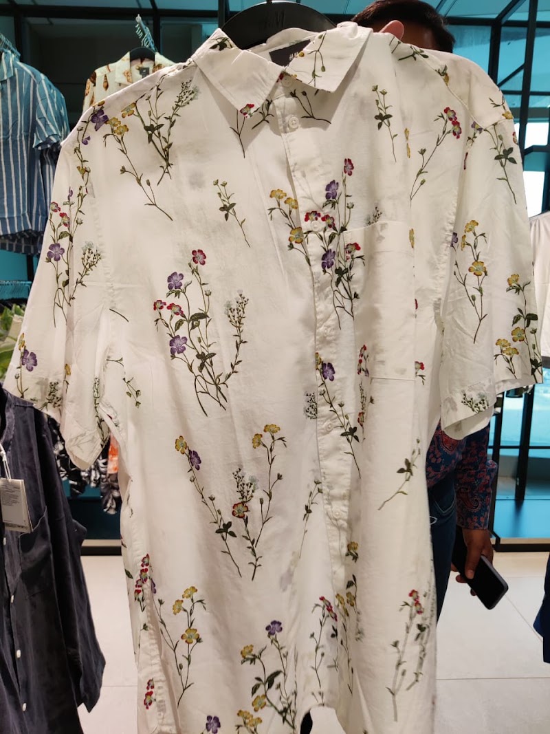 H&M - H&M 1st Floor, HUDA Metro station, North Wing, Sector 29, Gurugram, Haryana 122009, India
