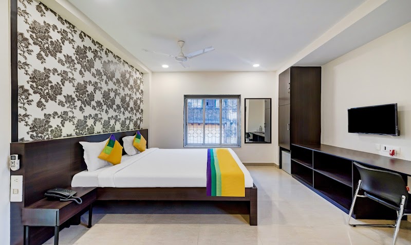 Itsy Hotels Neeranand Plaza - Itsy Hotels Neeranand Plaza, 34, Ganga Prasad Mukherjee Rd, near SBI, Branch, Bhowanipore, Kolkata, West Bengal 700025, India