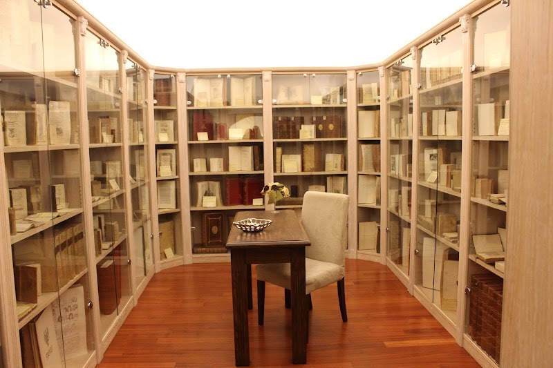 Libreria Antiquaria Borromini - Libreria Antiquaria Borromini, Via degli Orfani, 91, 00186 Roma RM, Italy
