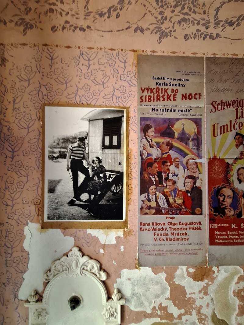 Pamětní deska Franz Kafka - Pamětní deska Franz Kafka, Zlatá ulička u Daliborky 22, Hradčany, 119 00 Praha-Praha 1, Czechia