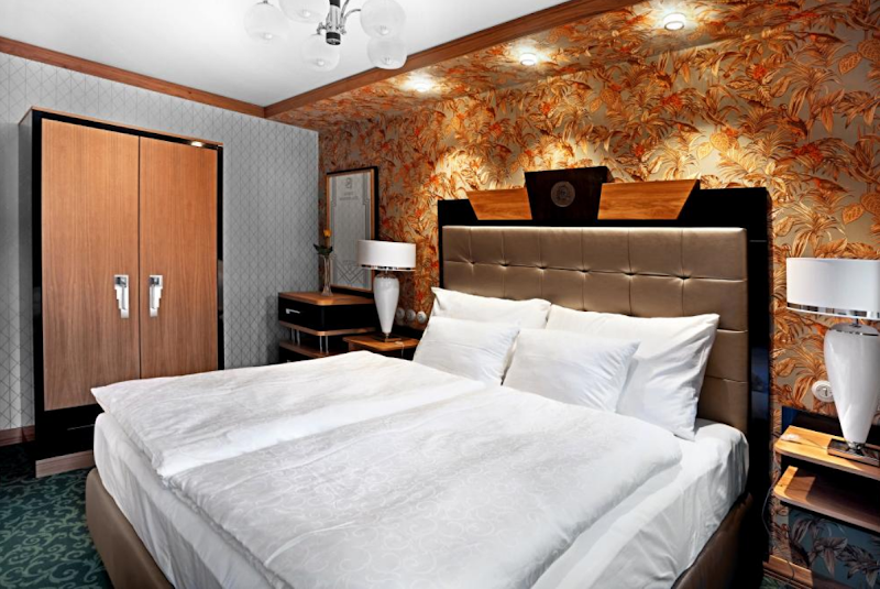 Authentic Apartments - Authentic Apartments, nám. Svornosti 8, Vnitřní Město vchod z postranní ulice 381 01, 1 Český Krumlov 1, Czechia
