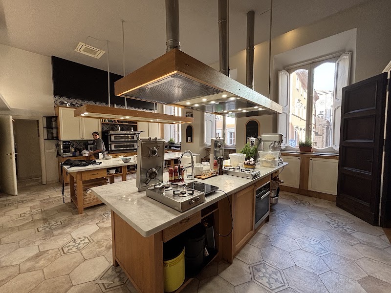 InRome Cooking Classes - InRome Cooking Classes, Corso del Rinascimento, 63-65 Vicolo Savelli, 11, Via Giustiniani, 18, 00186 Roma RM, Italy