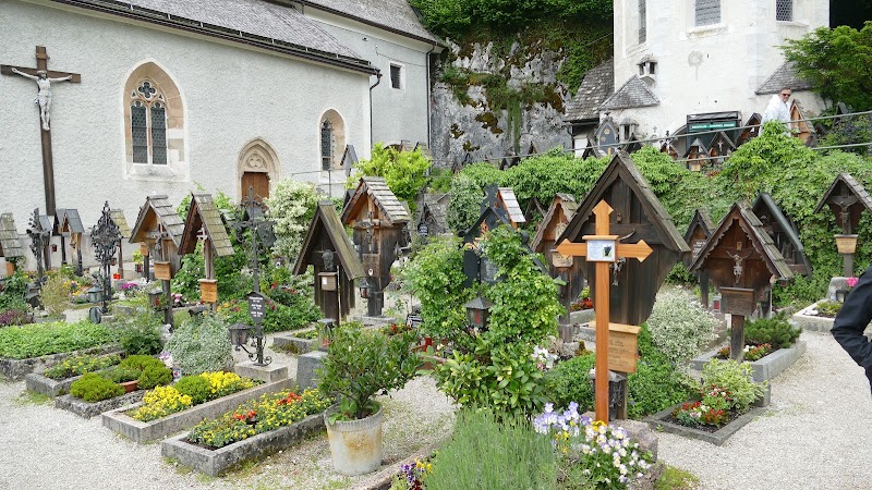 Hallstatt Charnel House - Hallstatt Charnel House Friedhof 164, 4830 Hallstatt, Austria