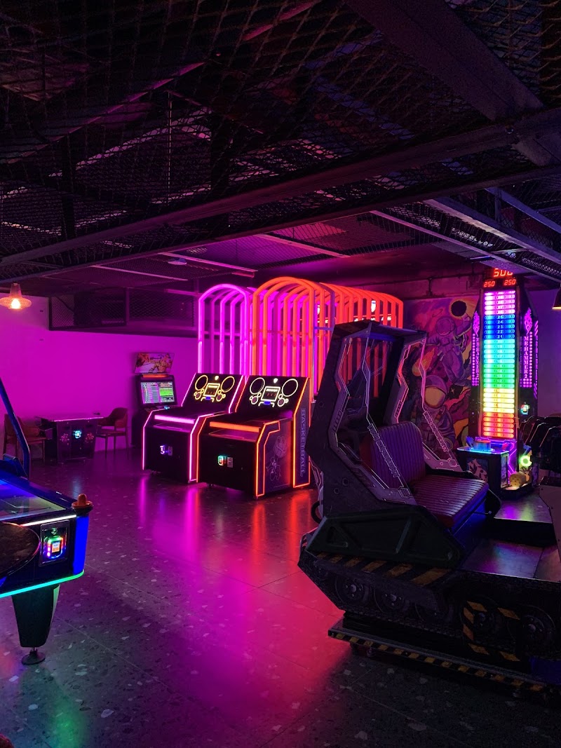 Funny Cat Lounge - Funny Cat Lounge Ramee Dream Hotel - 2nd Floor - opp. Bay Square - Business Bay - Dubai - United Arab Emirates