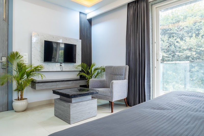 Housr Coliving Signature Tower - Housr Coliving Signature Tower B Block, Plot 80, adjacent Unitech Signature Tower, South City I, Sector 30, Gurugram, Haryana 122001, India