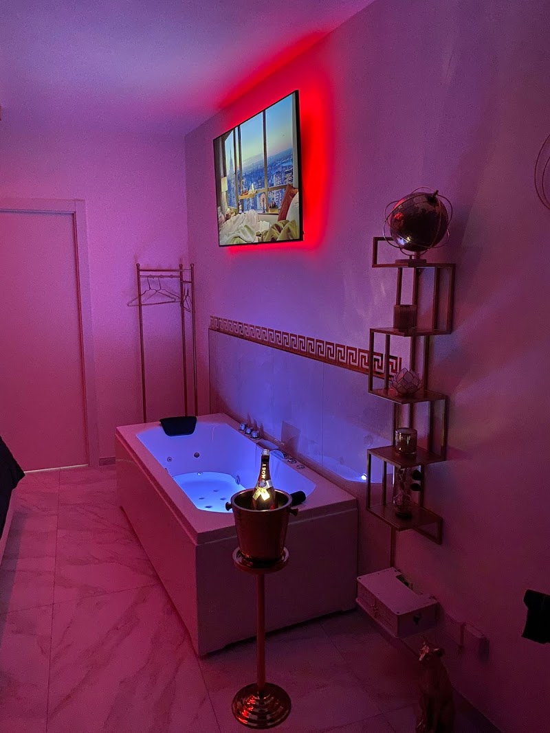 FASHION APARTMENT GOLD Bologna - FASHION APARTMENT GOLD Bologna, Via S. Donato, 51H, 40127 Bologna BO, Italy