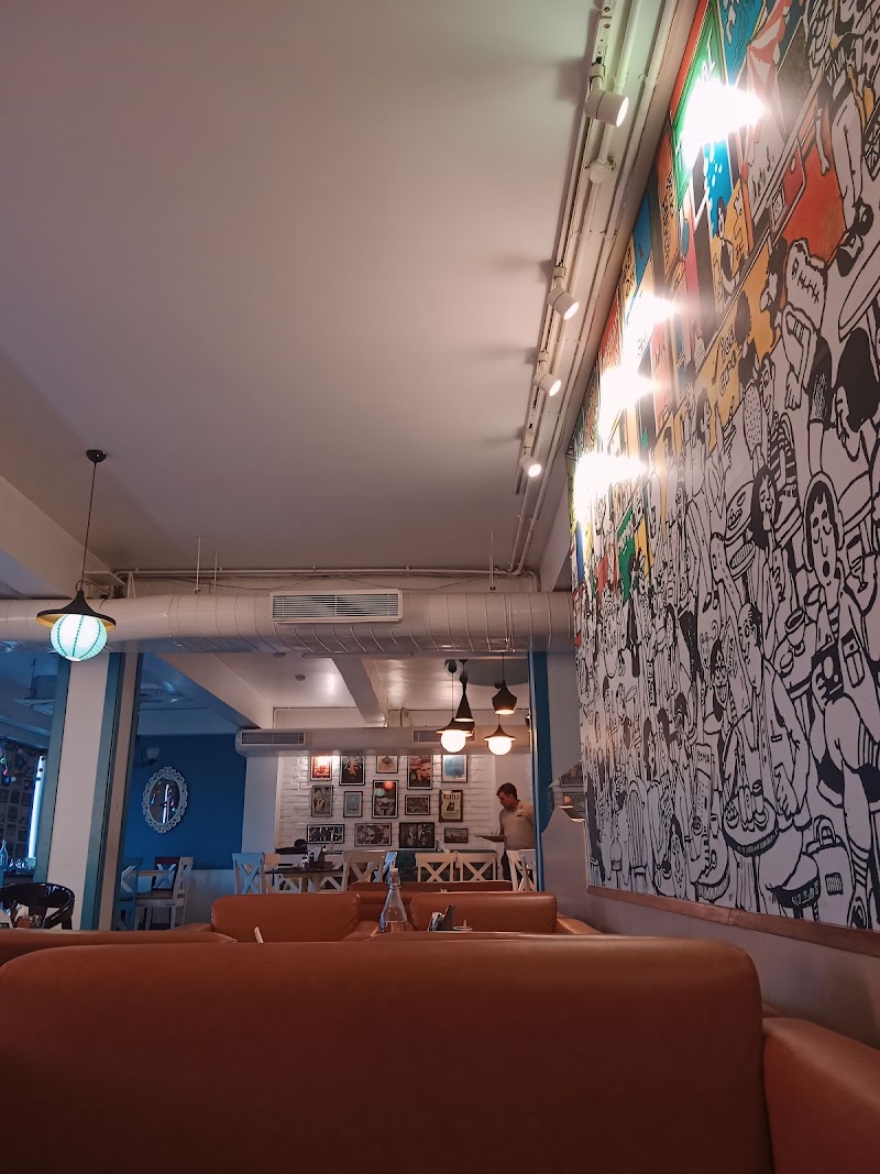 Roma's Cafe Diner - Roma's Cafe Diner, 24, 2nd, near Ravidas Gate, Lanka, Varanasi, Uttar Pradesh 221005, India