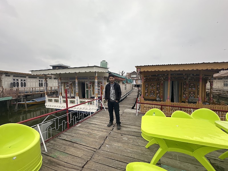 Buckingham group of houseboats - Buckingham group of houseboats, Ghat no 8, B opp park hotel, Boulevard Rd, Karapura, Rainawari, Srinagar, 190001
