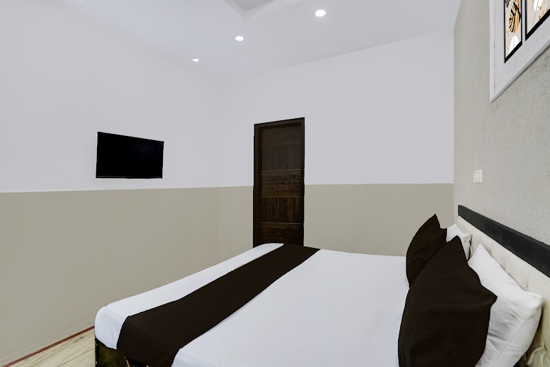 Hotel O by OYO N Nature Green - Hotel O by OYO N Nature Green Plot No-SL, O7, Friends Enclave, Rajput Colony, Natthu Colony, Baraula, Sector 49, Noida, Uttar Pradesh 201307, India