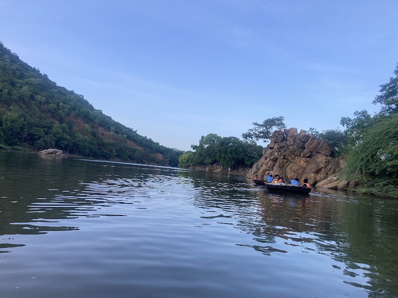 Hogenakkal Falls Boating - Hogenakkal Falls Boating, oottamalai, pennagaram, Hogenakkal, Tamil Nadu 636810, India