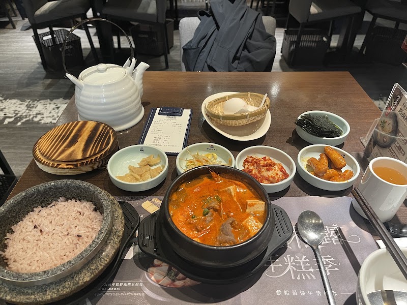 Dubu House Taipei Station - Dubu House Taipei Station, 100, Taiwan, Taipei City, Zhongzheng District, Liming Village, Beiping W Rd, 3號2樓