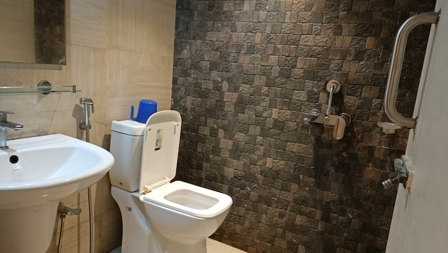 Hotel Puri Beach Resort - Hotel Puri Beach Resort, Marine Drive Road, near Light House, Swargadwar, Puri, Odisha 752001, India