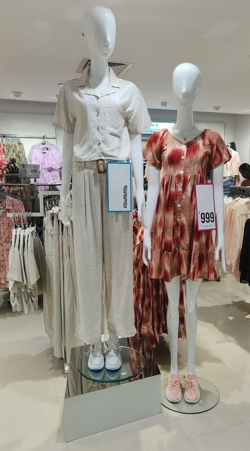 Max - Max 1st & 2nd Flr, Parle Square Mall, BN Agarwal Commercial Complex, Moongibai Road, Navpada, Vile Parle East, Vile Parle, Mumbai, Maharashtra 400057, India