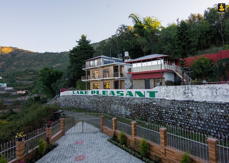 LivingStone Lake View Cottage - LivingStone Lake View Cottage, Lake Pleasant Cottage,Near Tempelton School -3 km Hanuman Temple, Naukuchia Tal Rd, Saikhola, Uttarakhand 263136, India