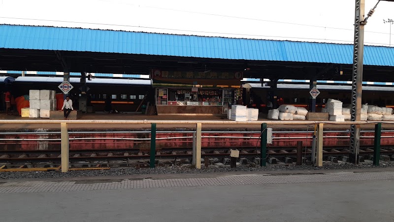 Bandra Railway Terminus - Bandra Railway Terminus, Khatimwadi, Naupada Village, Bandra East, Mumbai, Maharashtra 400051, India