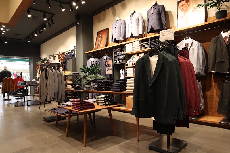 SELECTED - SELECTED, South City Mall, First Floor, Shop no, 121, Prince Anwar Shah Rd, South City Complex, Jadavpur, Kolkata, West Bengal 700068, India