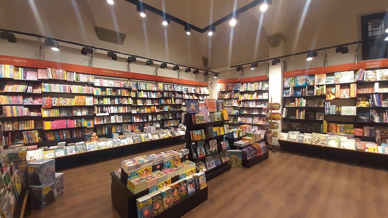 Giunti al Punto Librerie - Giunti al Punto Librerie, Via de' Guicciardini, 51/53/55 Rosso, 50125 Firenze FI, Italy